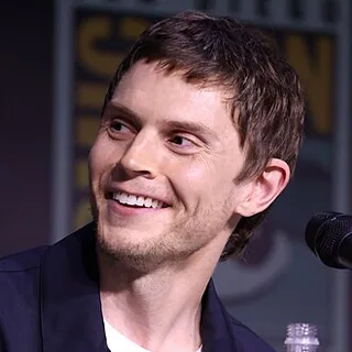 Evan Peters