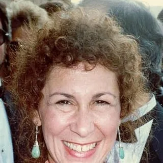 Rhea Perlman