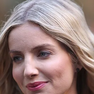 Annabelle Wallis